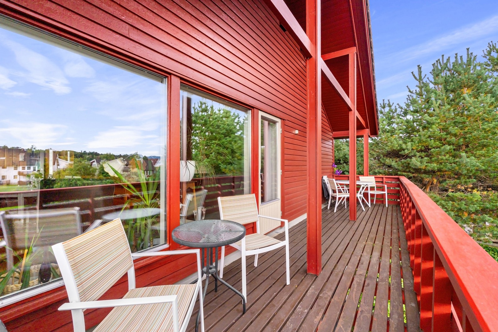 Rikelig med plass til utemøbler. Galleribilde