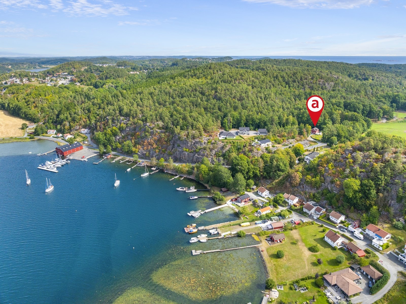 Hesnesveien 61 presentert av Martine Strand i Aktiv Eiendomsmegling. Foto: Hallvard Rimereit. Galleribilde