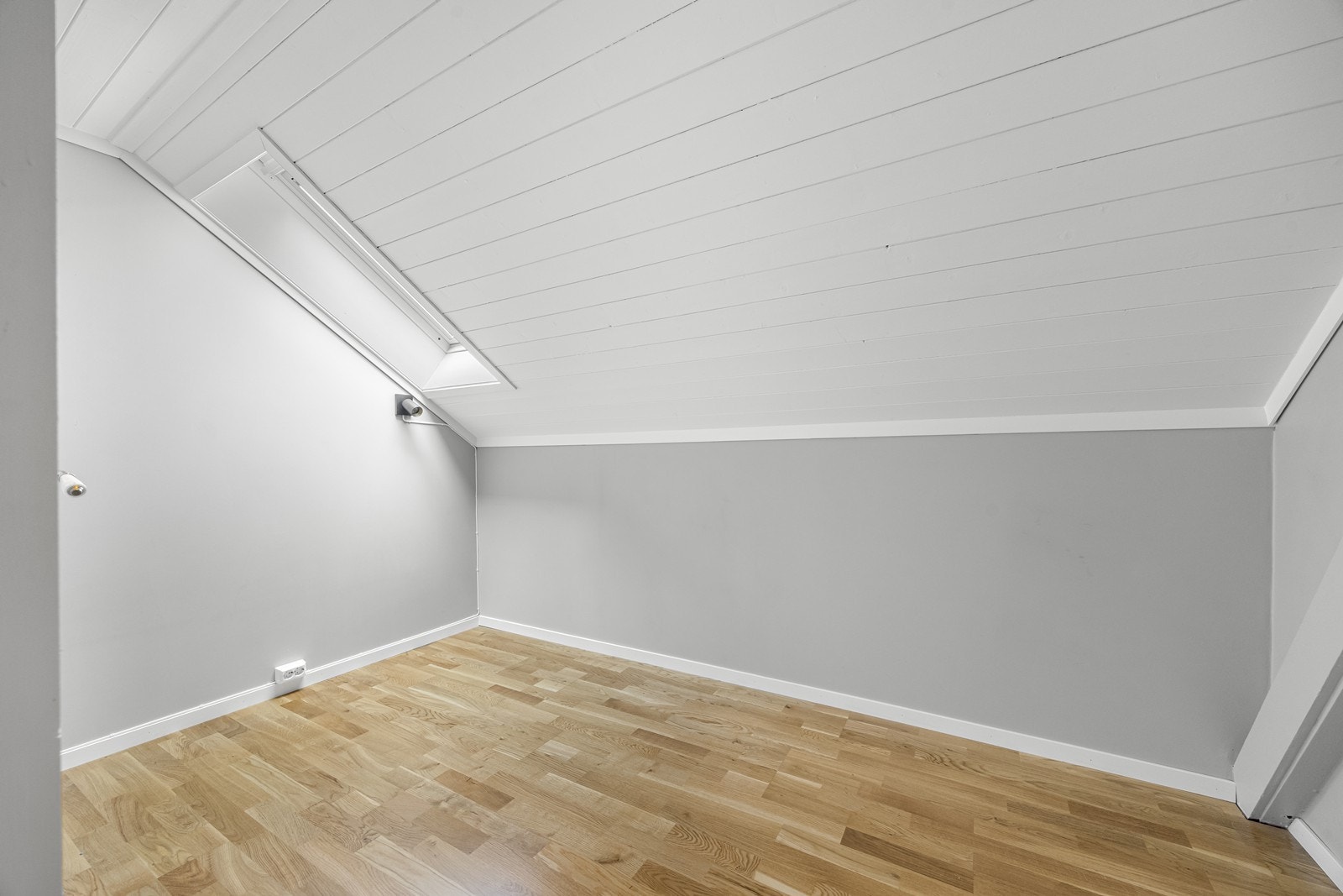 Ekstra rom i 2. etasje. Her er det loftsvindu. Galleribilde