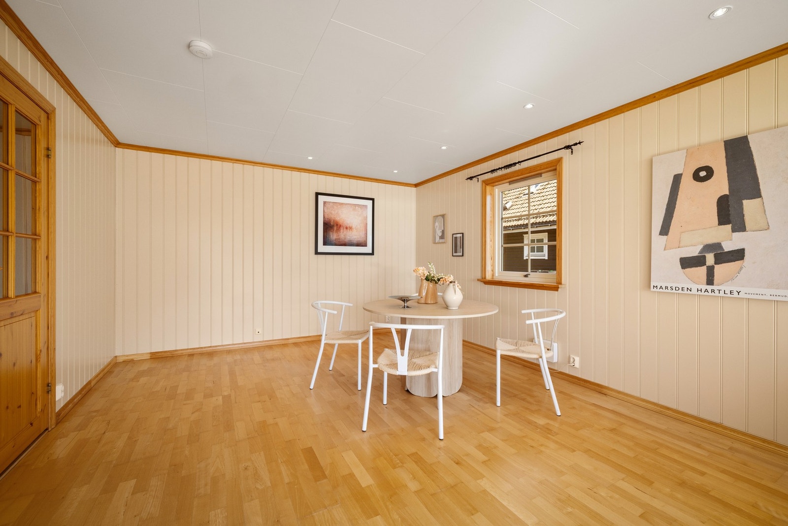 Boligen har en stor åpen stue. Galleribilde