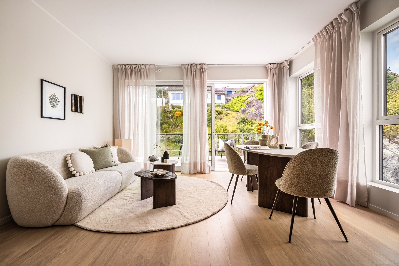 Her er det god plass til spisebord og salong Galleribilde