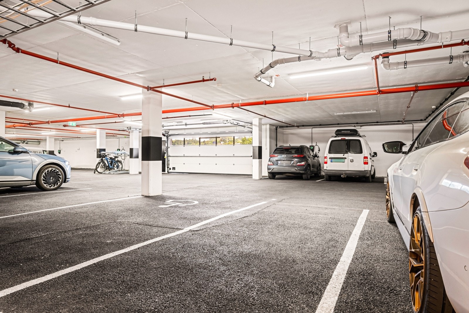 Fast garasjeplass i underetasjen Galleribilde