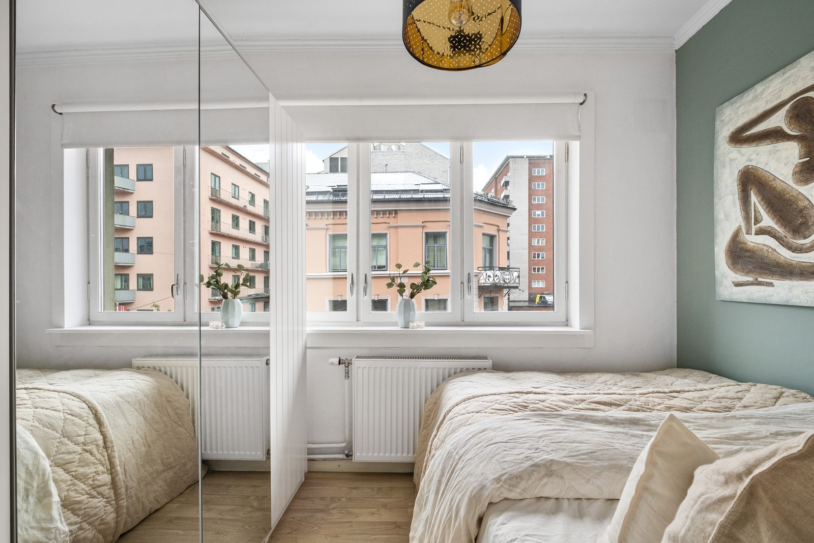 Her er det plass til en romslig garderobeløsning Galleribilde