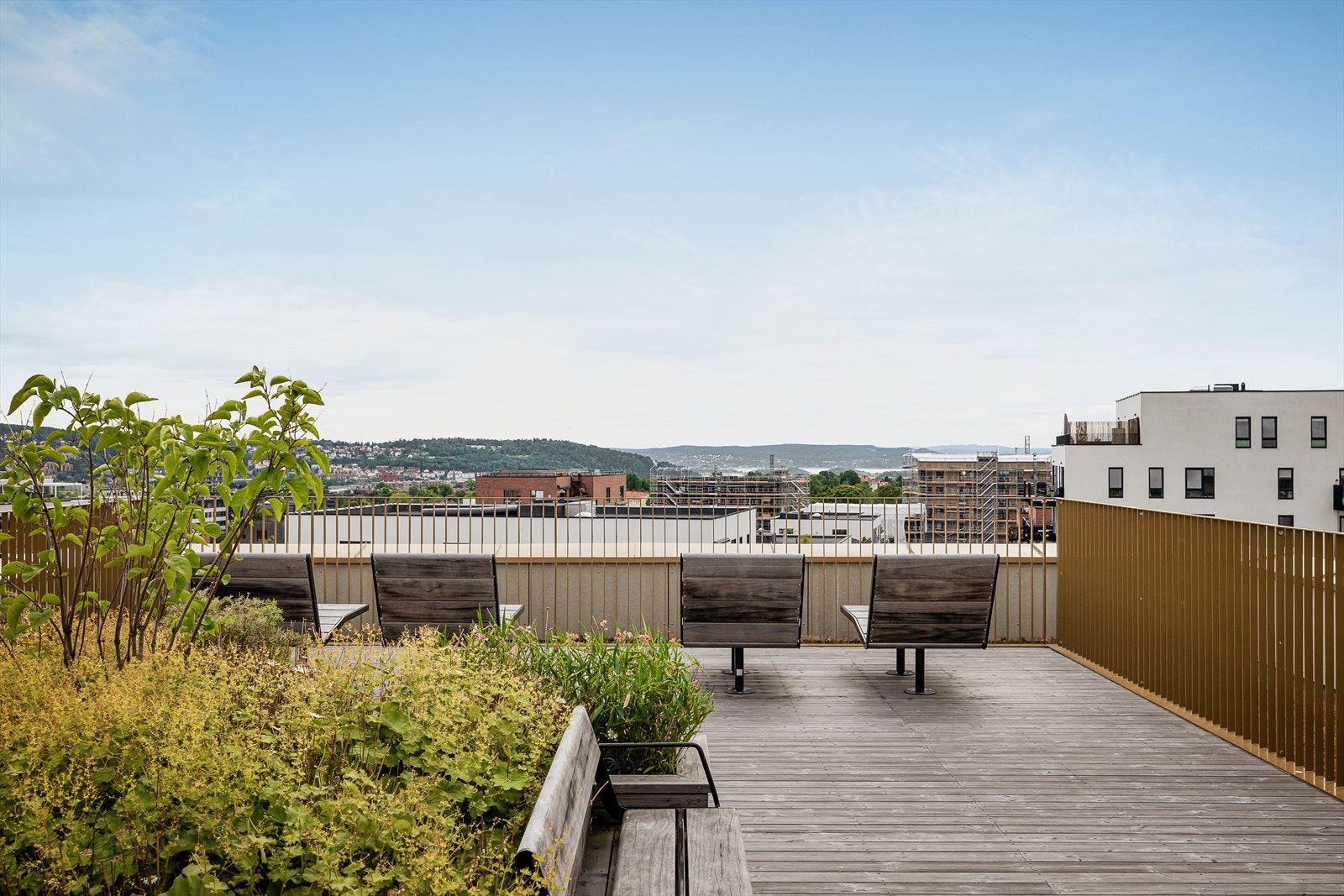 En ekstra kvalitet ved boligen er den flotte felles takterrassen i bygget. Galleribilde