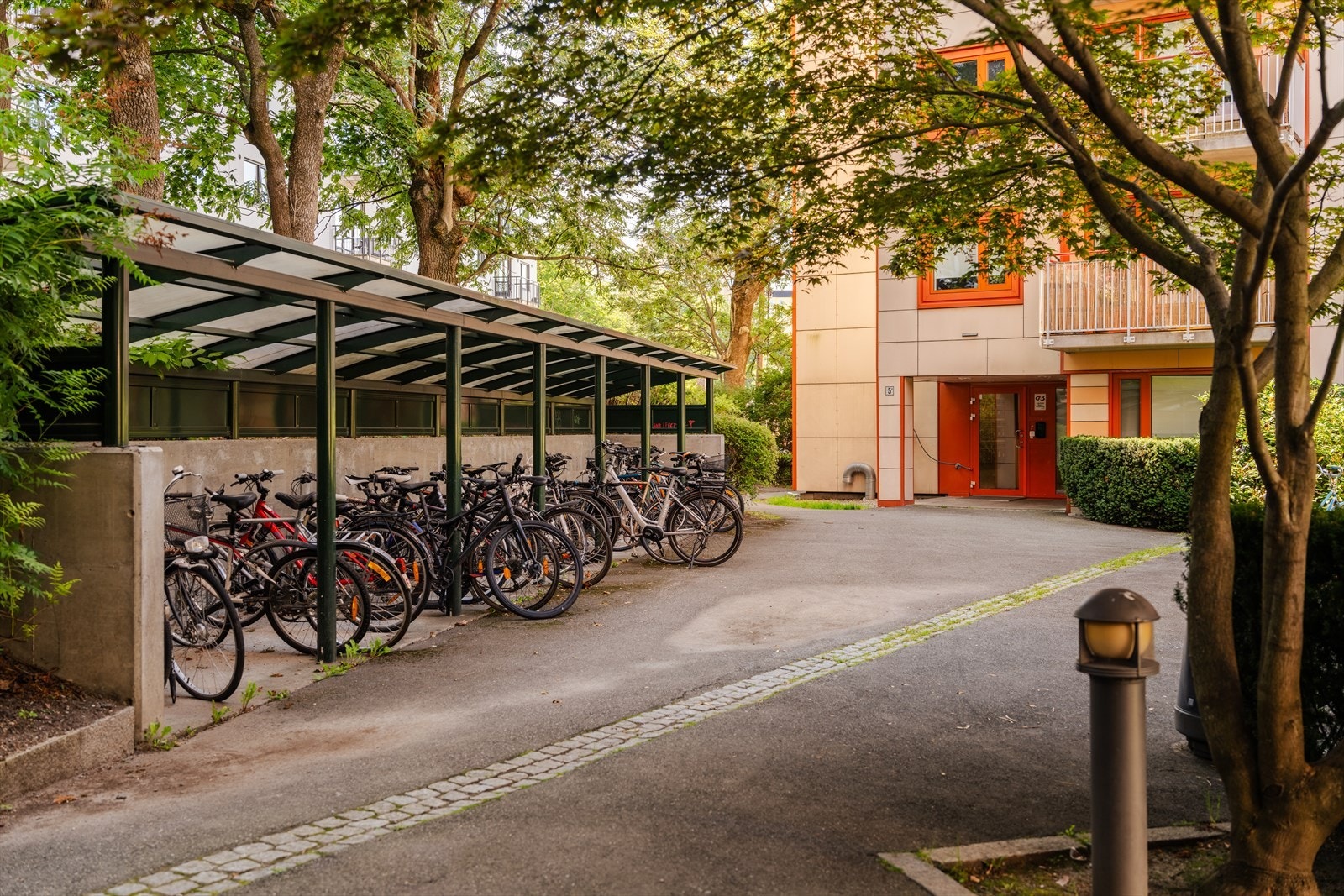 Felles sykkelparkering Galleribilde