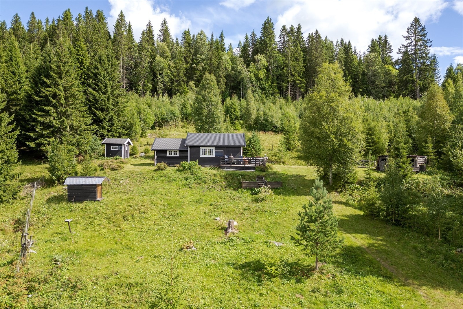 Den tidligere setervollen ligger i naturskjønne omgivelser ved Løvhaugen - kun ca. 3 mil fra Elverum sentrum. Galleribilde