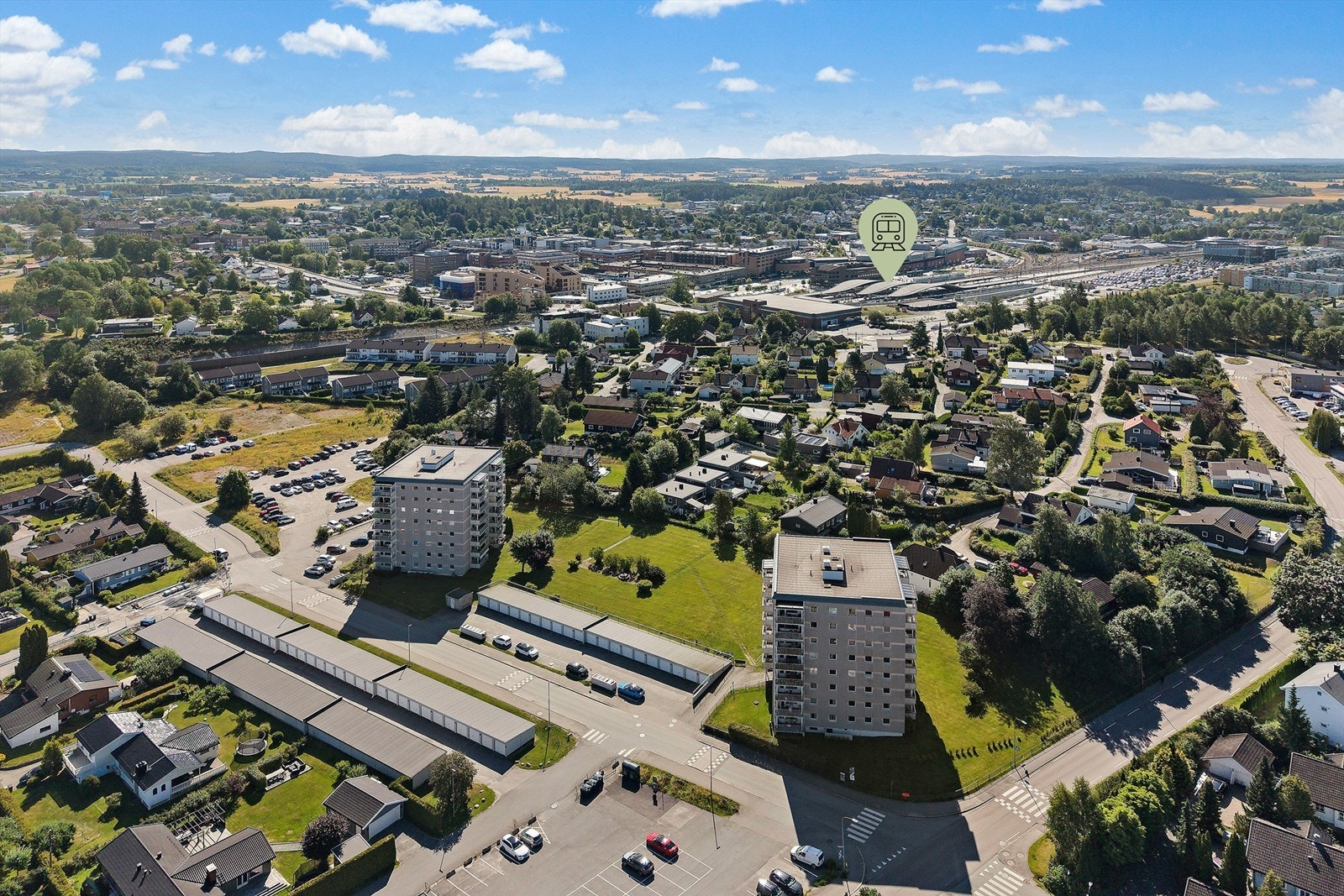 Fra leiligheten er det kort vei til Ski sentrum og Follobanen Galleribilde