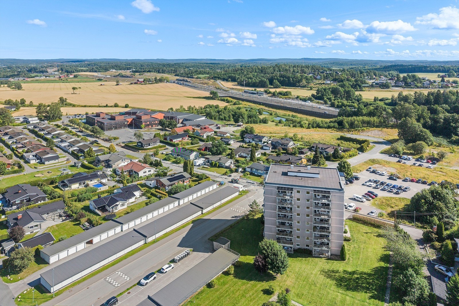 Nærområdet byr på flotte turområder, som Hebekkskogen og Nøstvedtmarka. Galleribilde