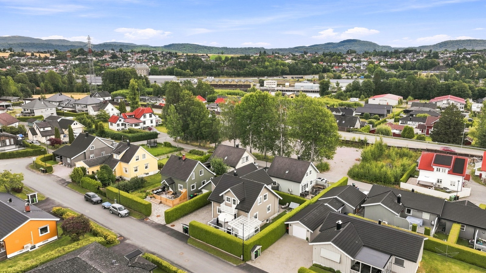 Med nærhet til elva og flotte turområder som Kjerkåsen, Piggen og Solmyrås ligger forholdene godt til rette for et aktivt friluftsliv. Galleribilde