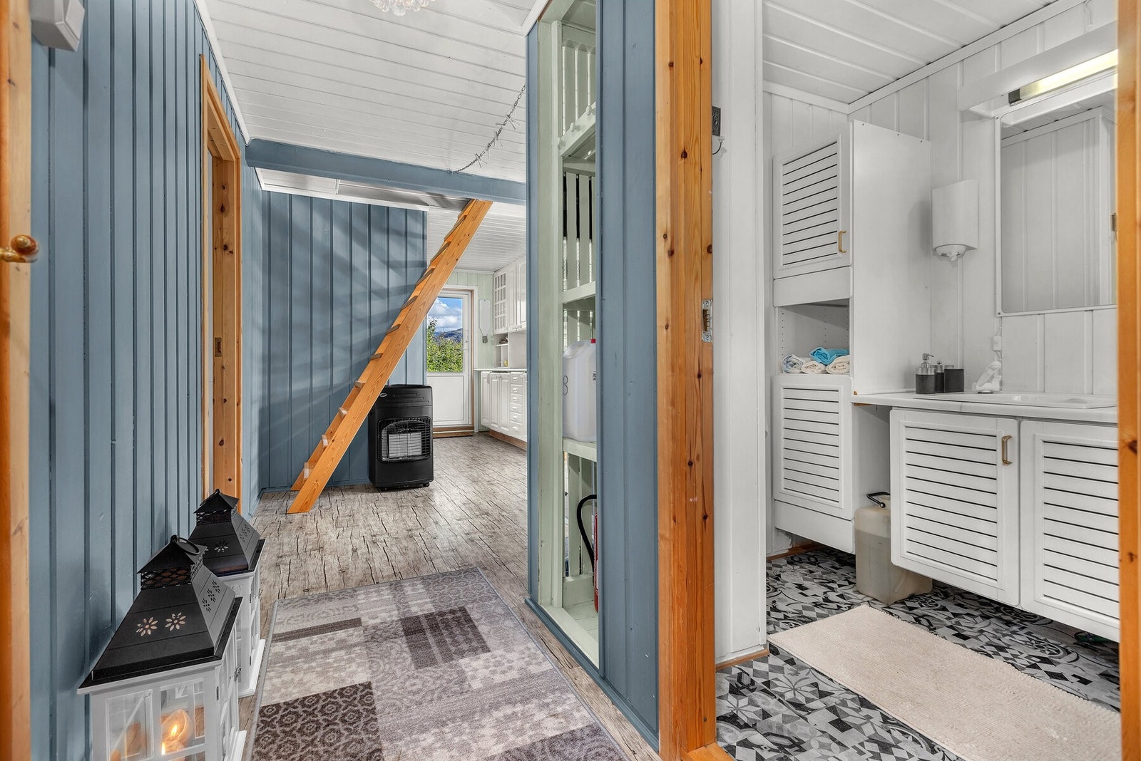 Adkomst "stellerom" med innredning. Galleribilde