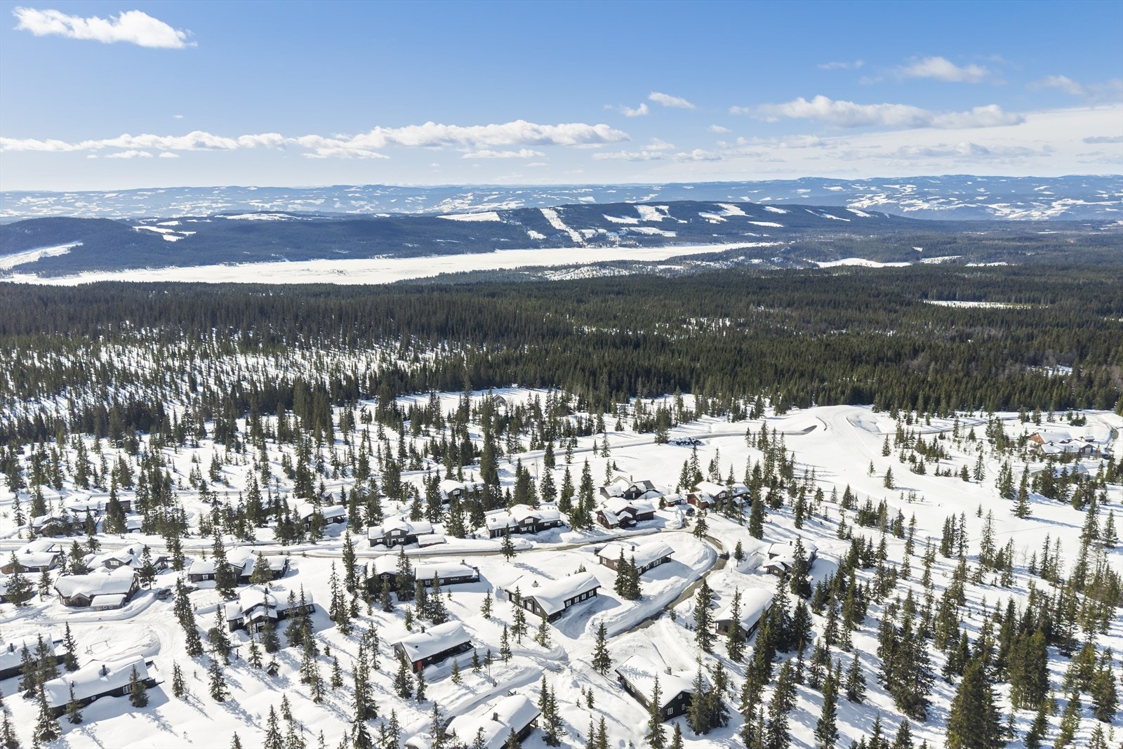 For alpine utfordringer ligger Sjusjøen Skisenter kun 10 minutter fra hytta. Galleribilde
