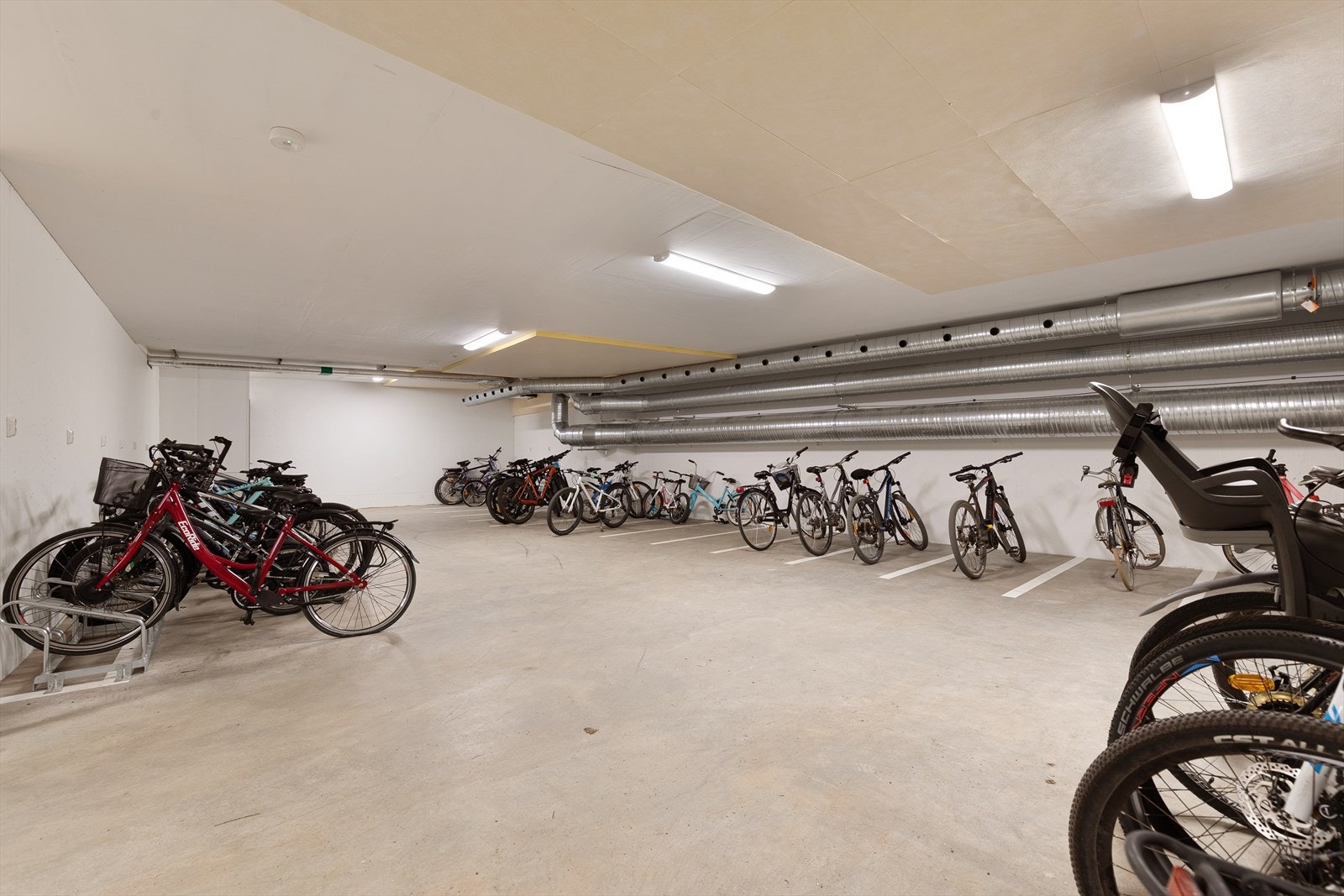 Felles sykkelparkering Galleribilde