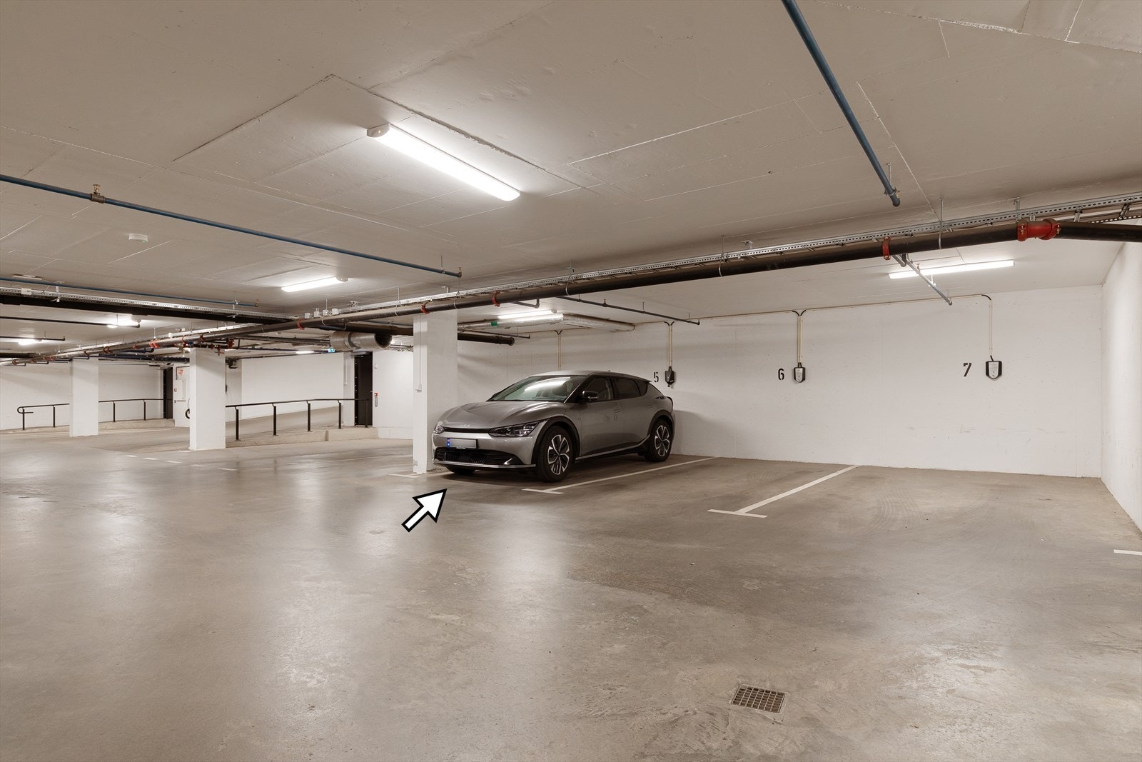 Medfølger parkering i garasjekjeller Galleribilde