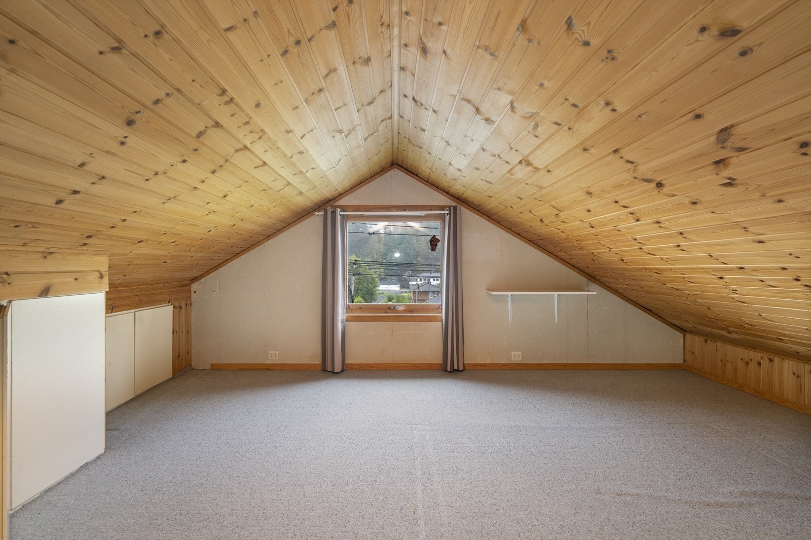 Innredet rom loft Galleribilde