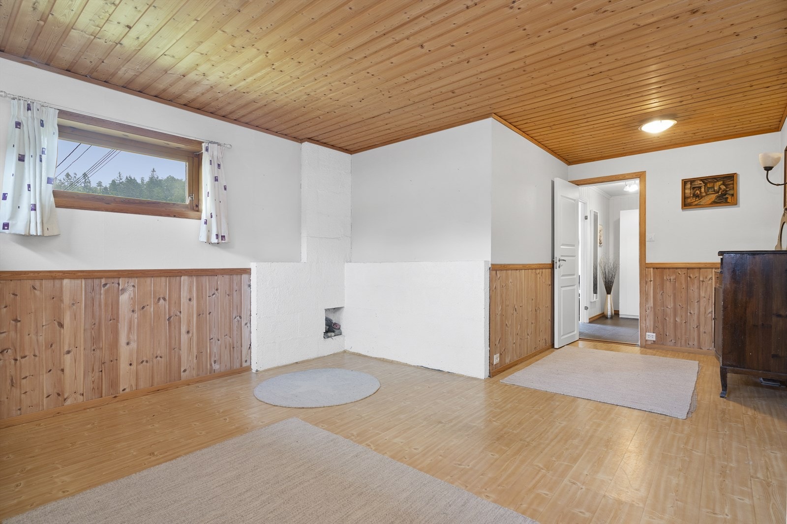 Innredet rom som kjellerstue Galleribilde
