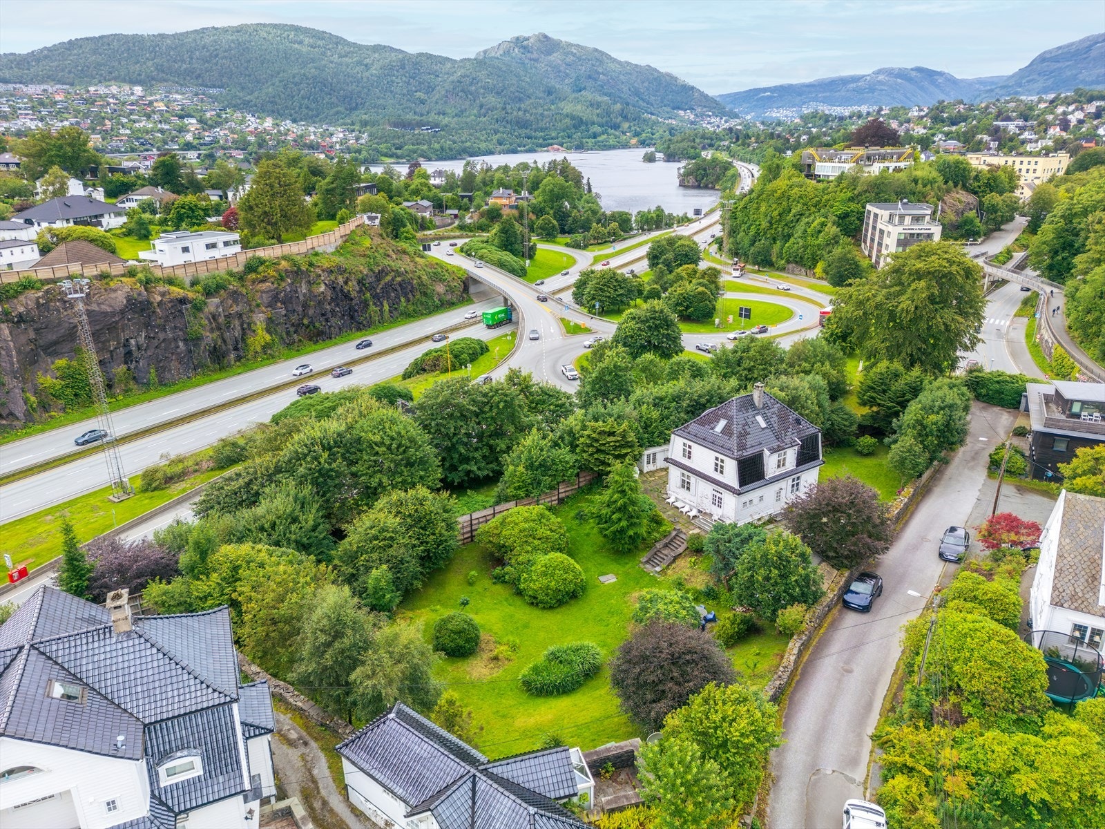 Velkommen til Troldhaugvegen 31 - presentert av Børge Systad i Eiendomsmegler Norge Galleribilde