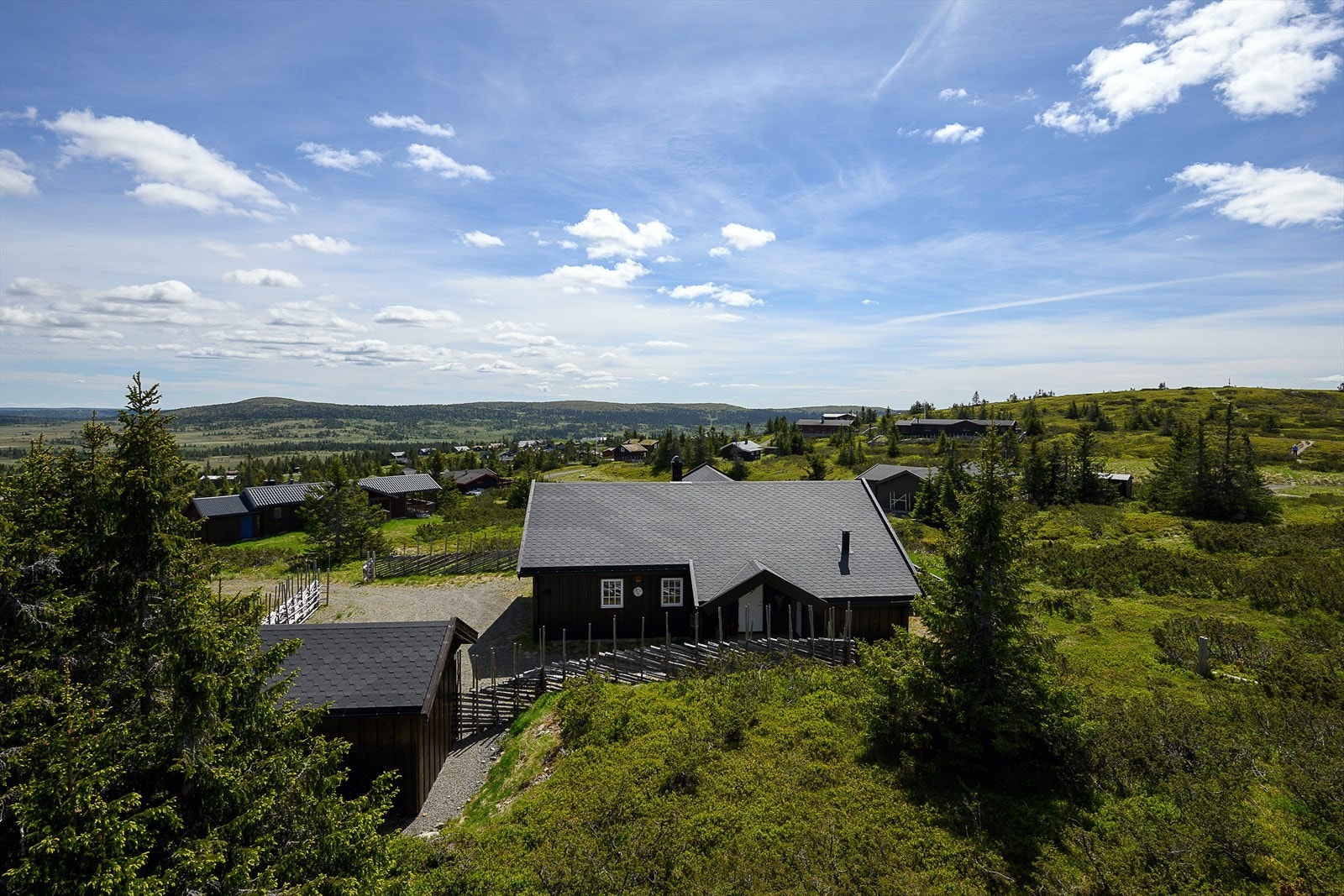 Sjusjøen er et av Norges fremste områder for friluftsliv, sommer som vinter. Galleribilde