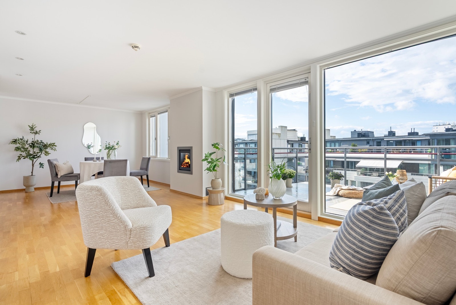 Her sitter du nesten på toppen av Pir 2 - med nydelig utsikt og flotte solforhold Galleribilde