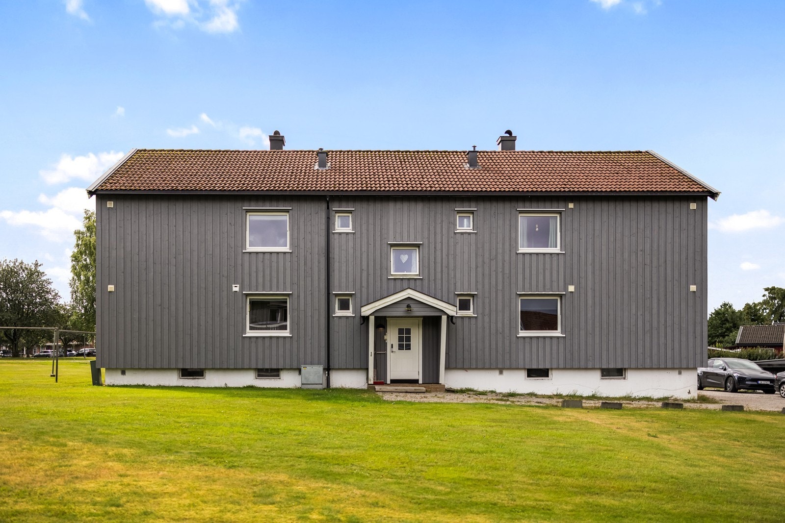 Dette er en gjennomgående 3-roms andelsleilighet på 67 m² i bygningens første etasje. Galleribilde