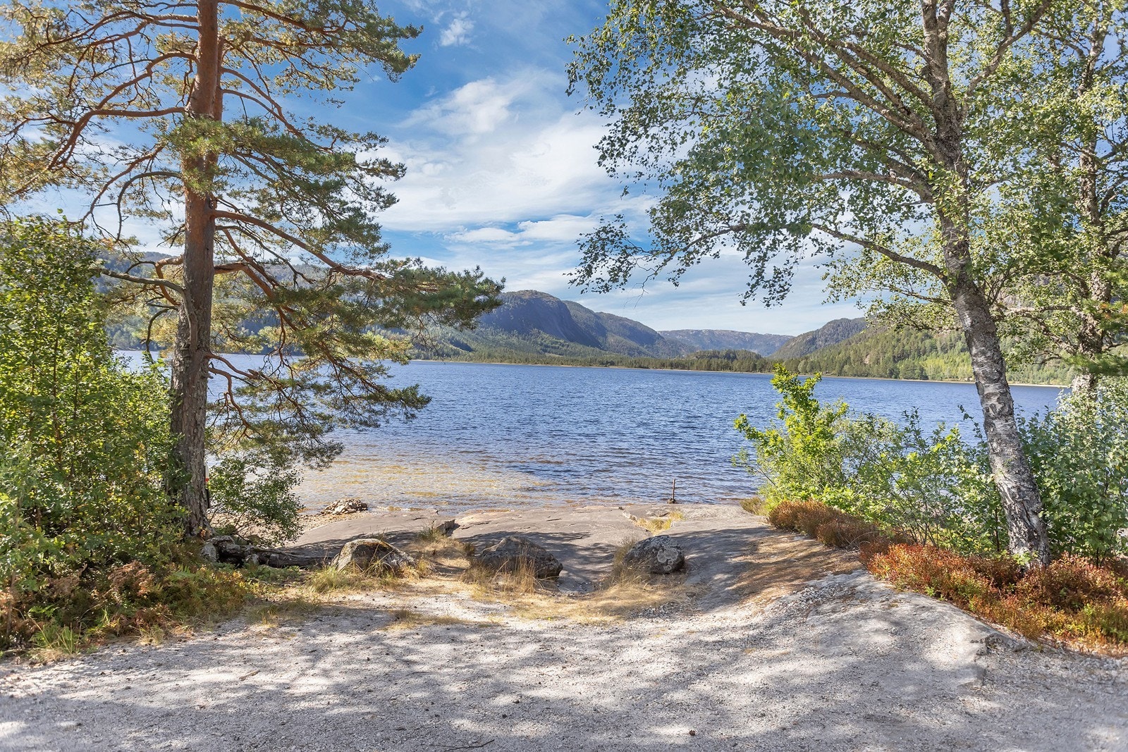 I nærområdet er det flere fine bade- og fiskeplasser Galleribilde