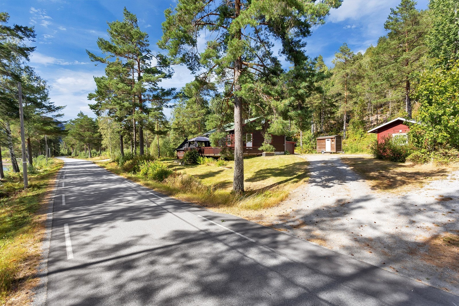 Avkjørsel fra Fylkesvei 3706 Galleribilde