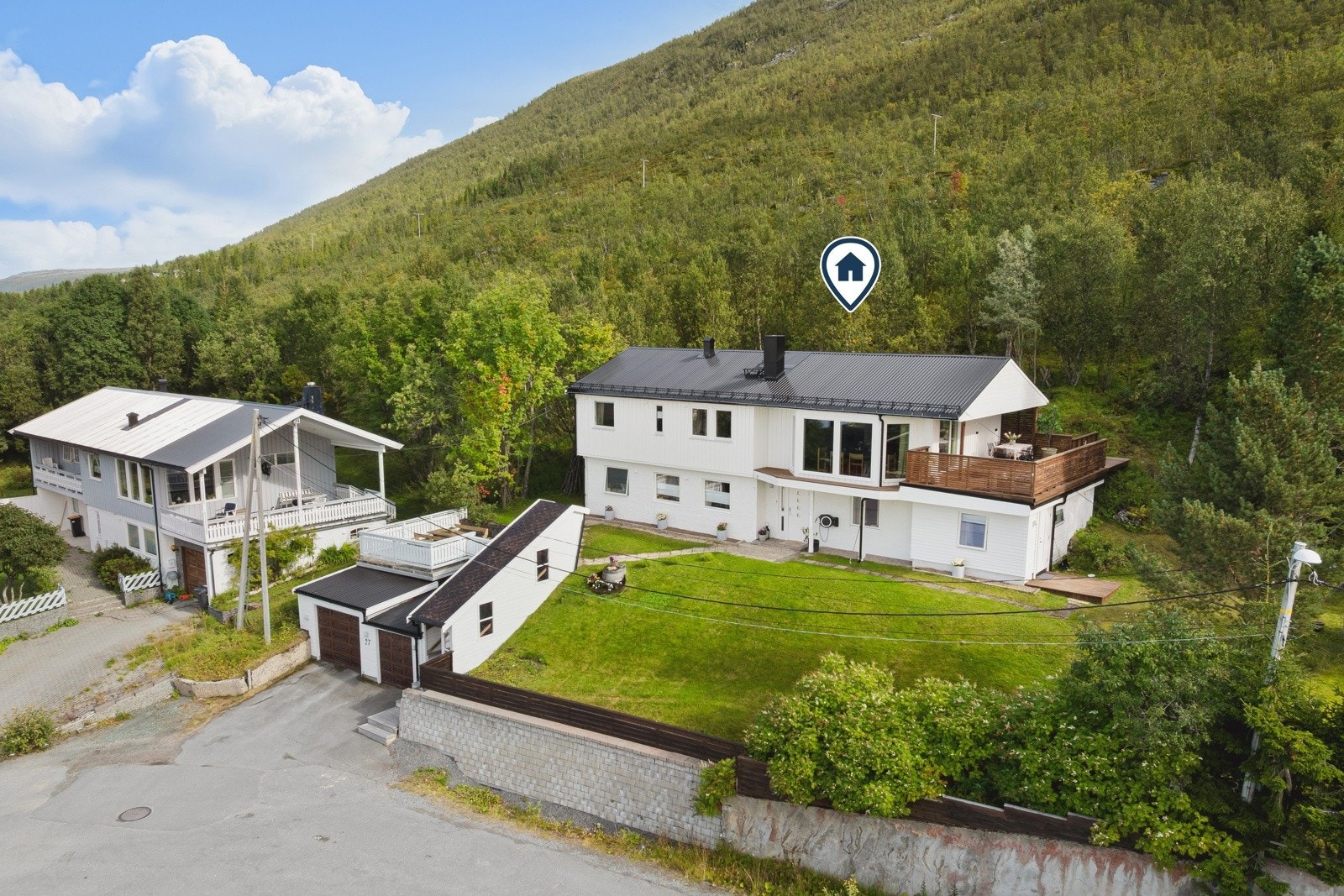 Boligen er vesentlig oppusset de seneste årene, og de fleste overflatene er oppgradert. Taket er byttet, og det er utført flere oppgraderinger av blant annet elektrisk anlegg, rør, vinduer og isolasjon.
