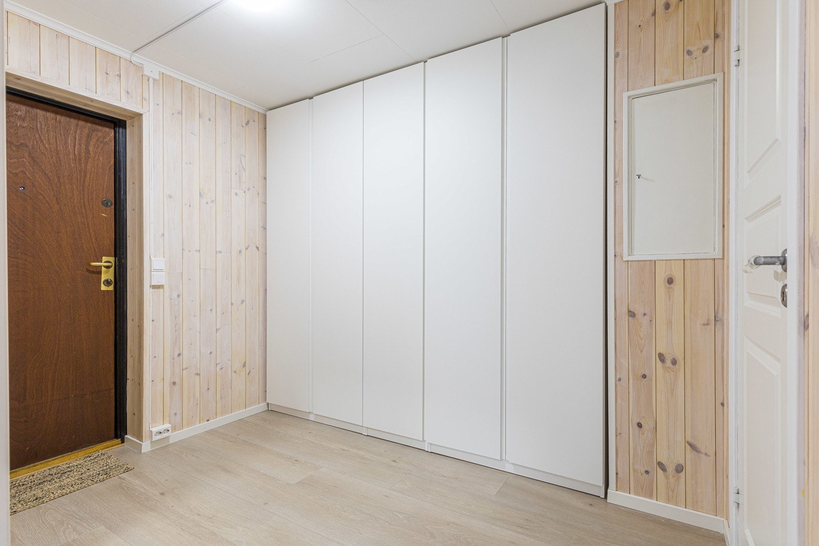 Den samlede lagringsplassen gjør det enkelt å oppbevare sesongutstyr, verktøy og øvrige eiendeler. Galleribilde