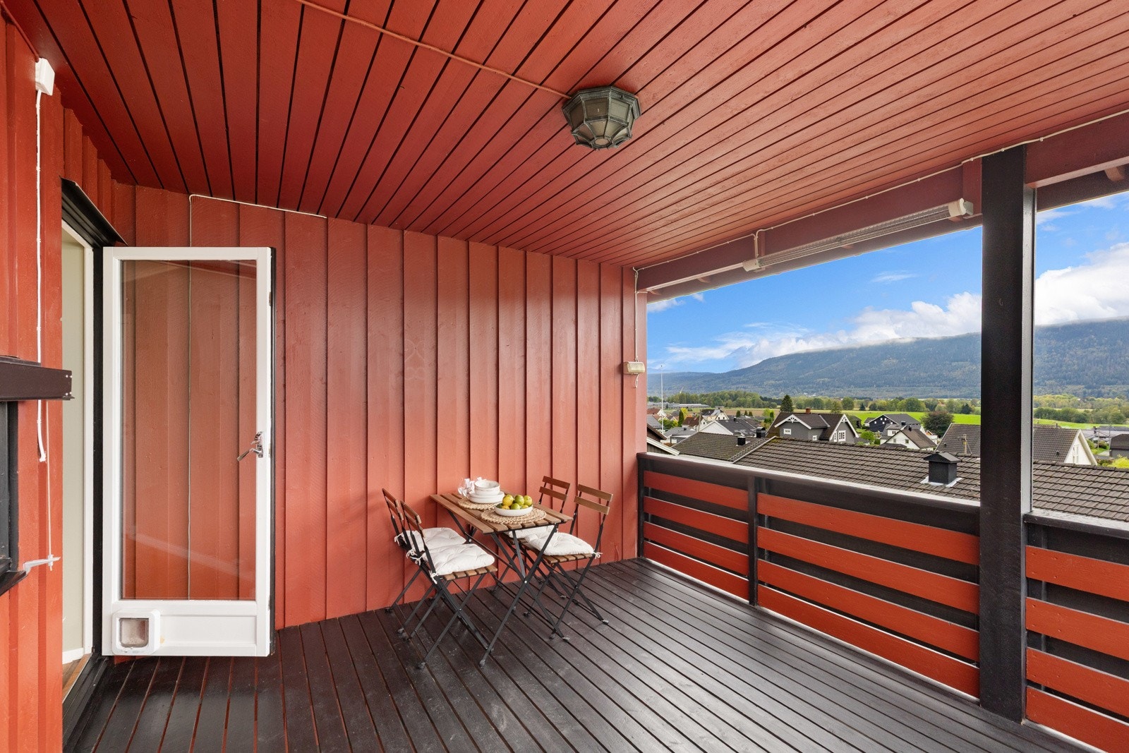 Verandaene er malt, uteboden har fått ny utvendig kledning, og flere utvendige vedlikeholdsarbeider er utført de senere årene, blant annet rehabilitering av grunnmur, oppgradering av trapp og vedlikehold av gjerder Galleribilde