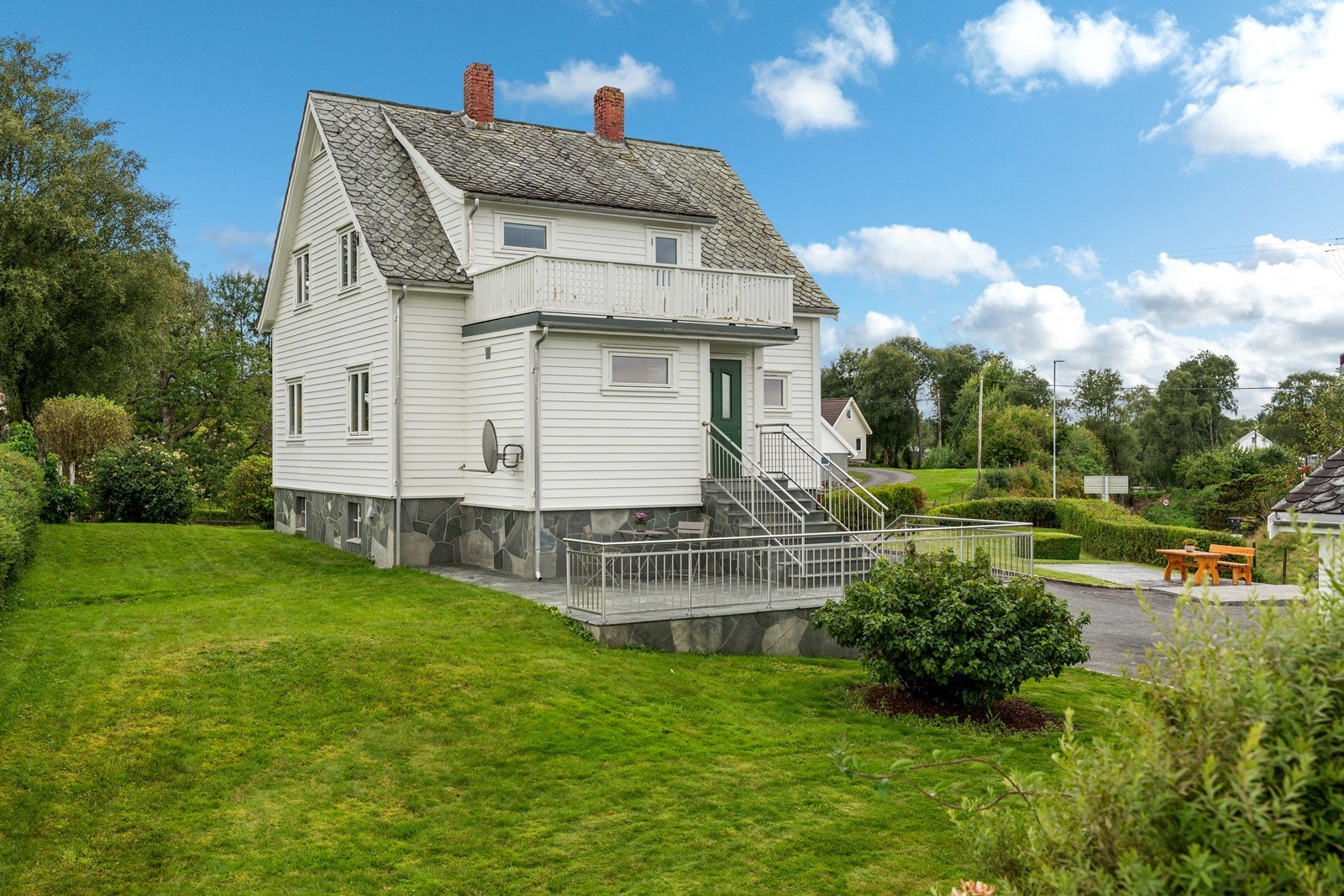 Boligen ble oppgradert i 2010 med bl.a tilbygg, ny kledning, etterisolerte yttervegger og oppgradert elektrisk anlegg. Galleribilde