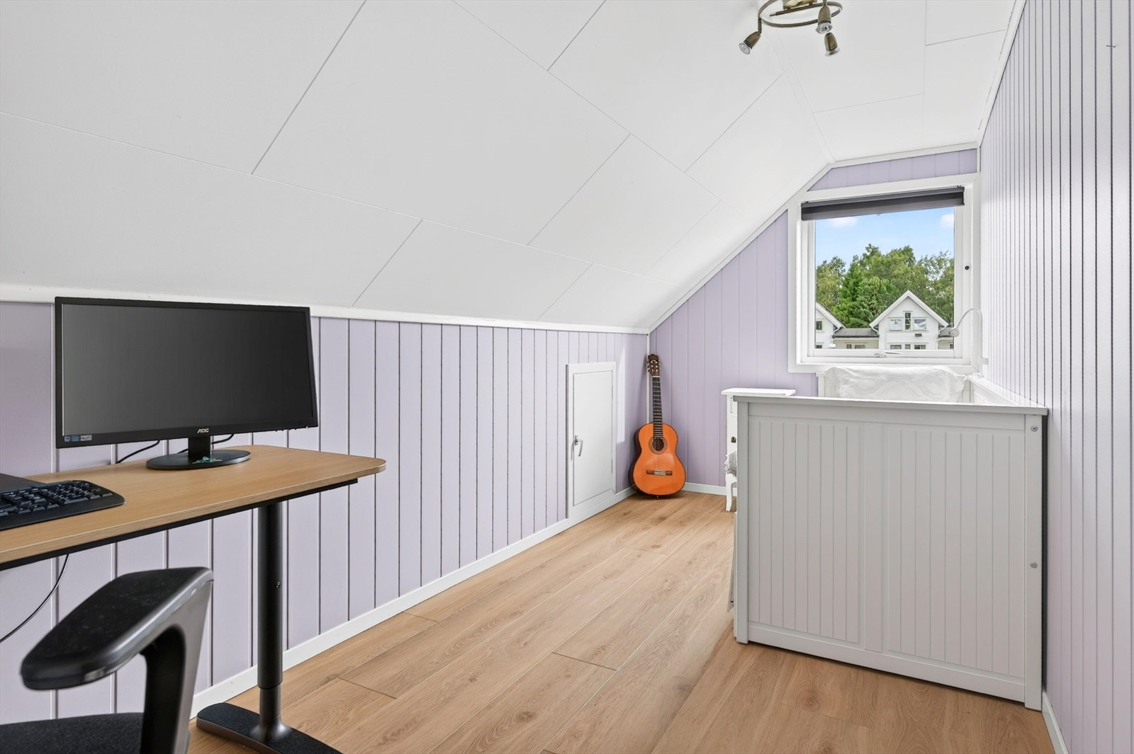 Det tredje soverommet i etasjen egner seg godt som barnerom eller kontor. Galleribilde