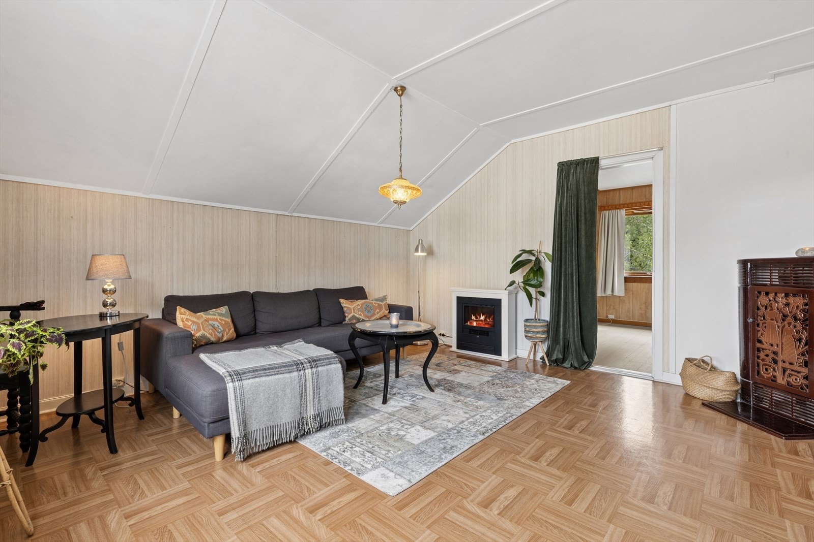 En koselig stue med plass til sofagruppe og tilknytning til kjøkkenet. Galleribilde