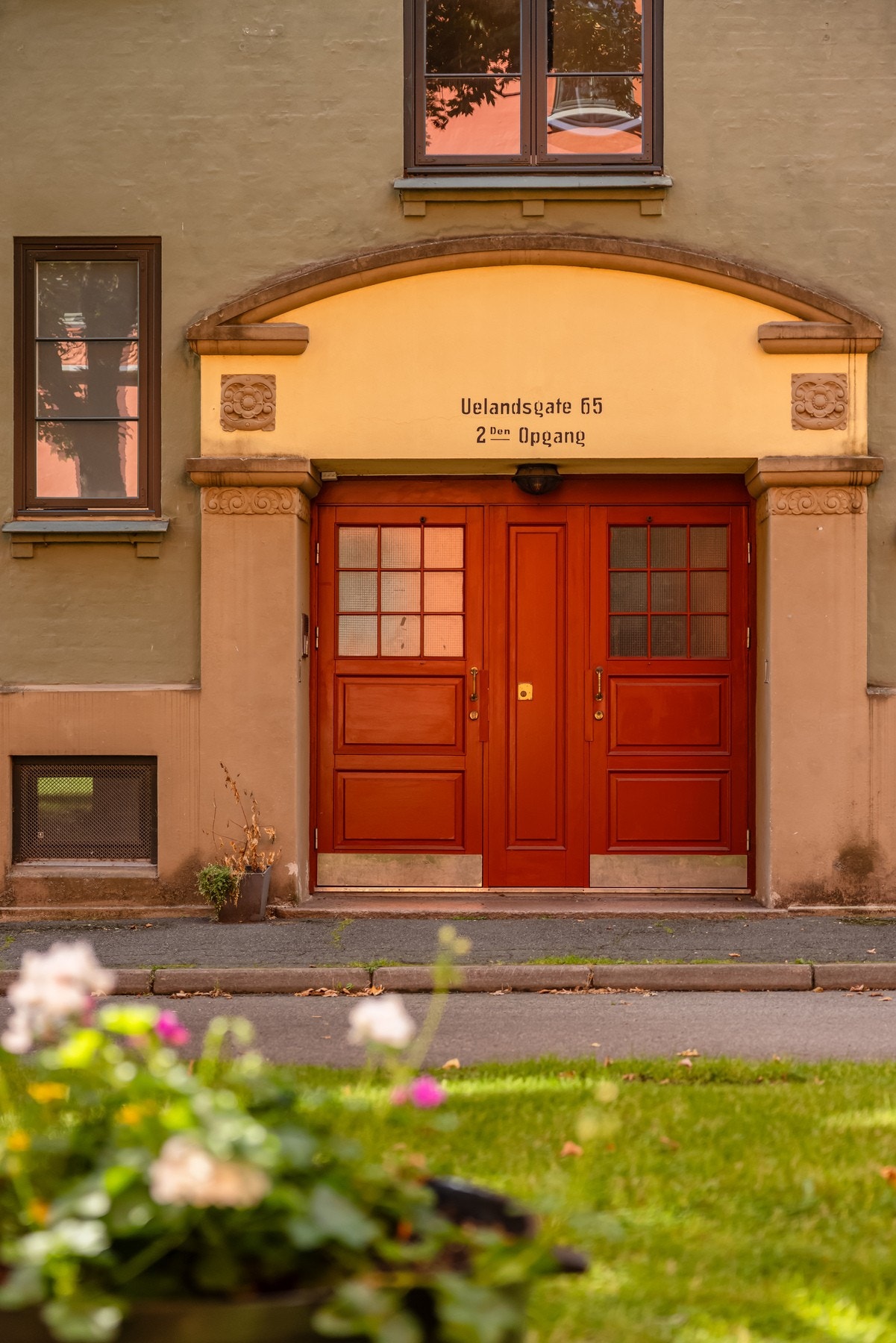 Hyggelig inngangsparti fra pen forhage. Galleribilde