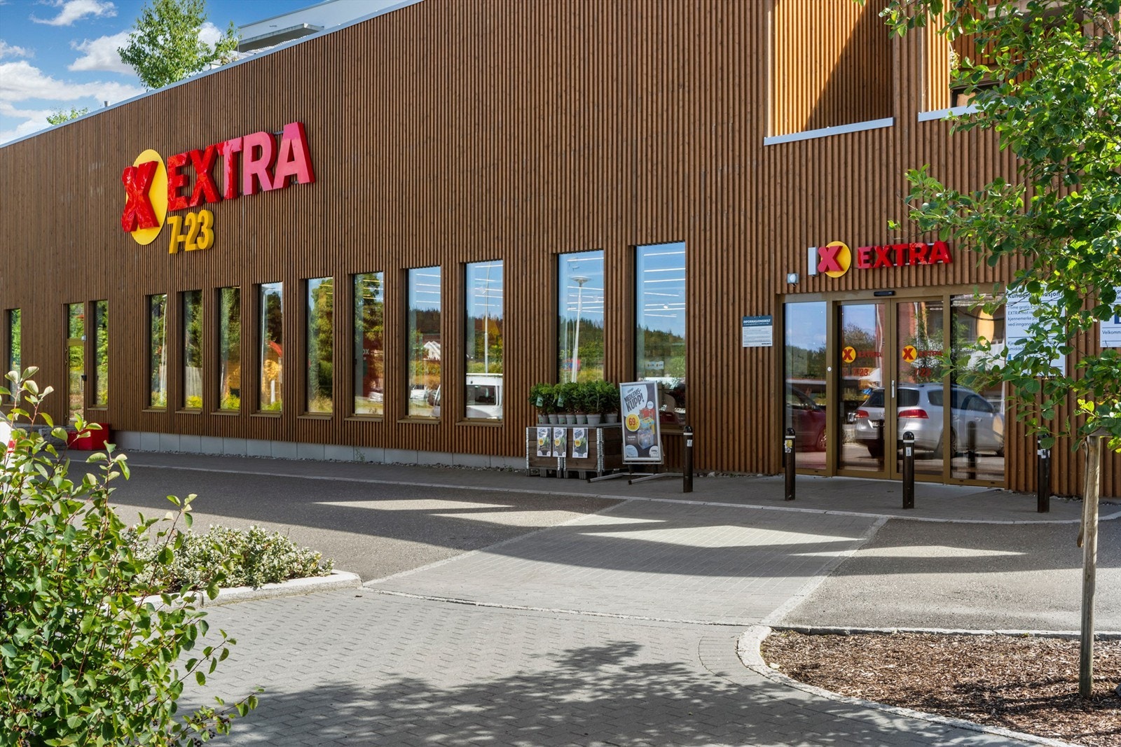 Dagligvarehandelen gjøres enkelt på Coop Extra på feltet. Galleribilde