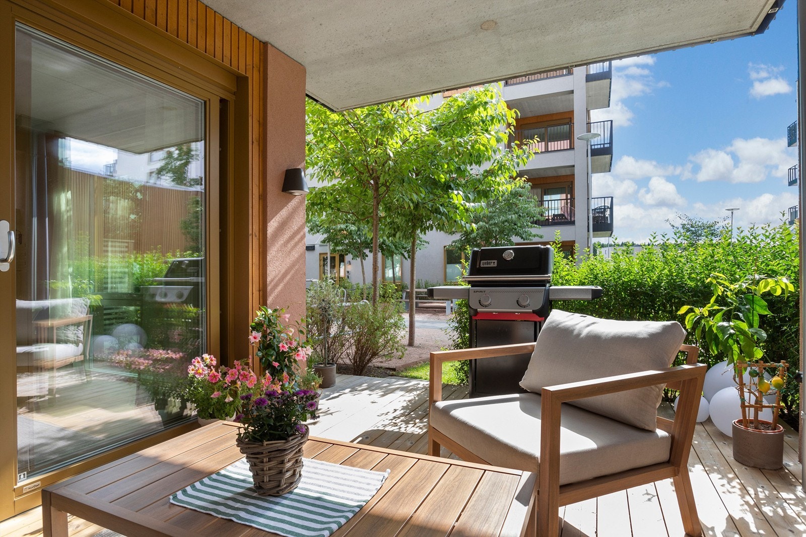 En skjermet og privat uteplass med direkte utgang fra stuen. Galleribilde
