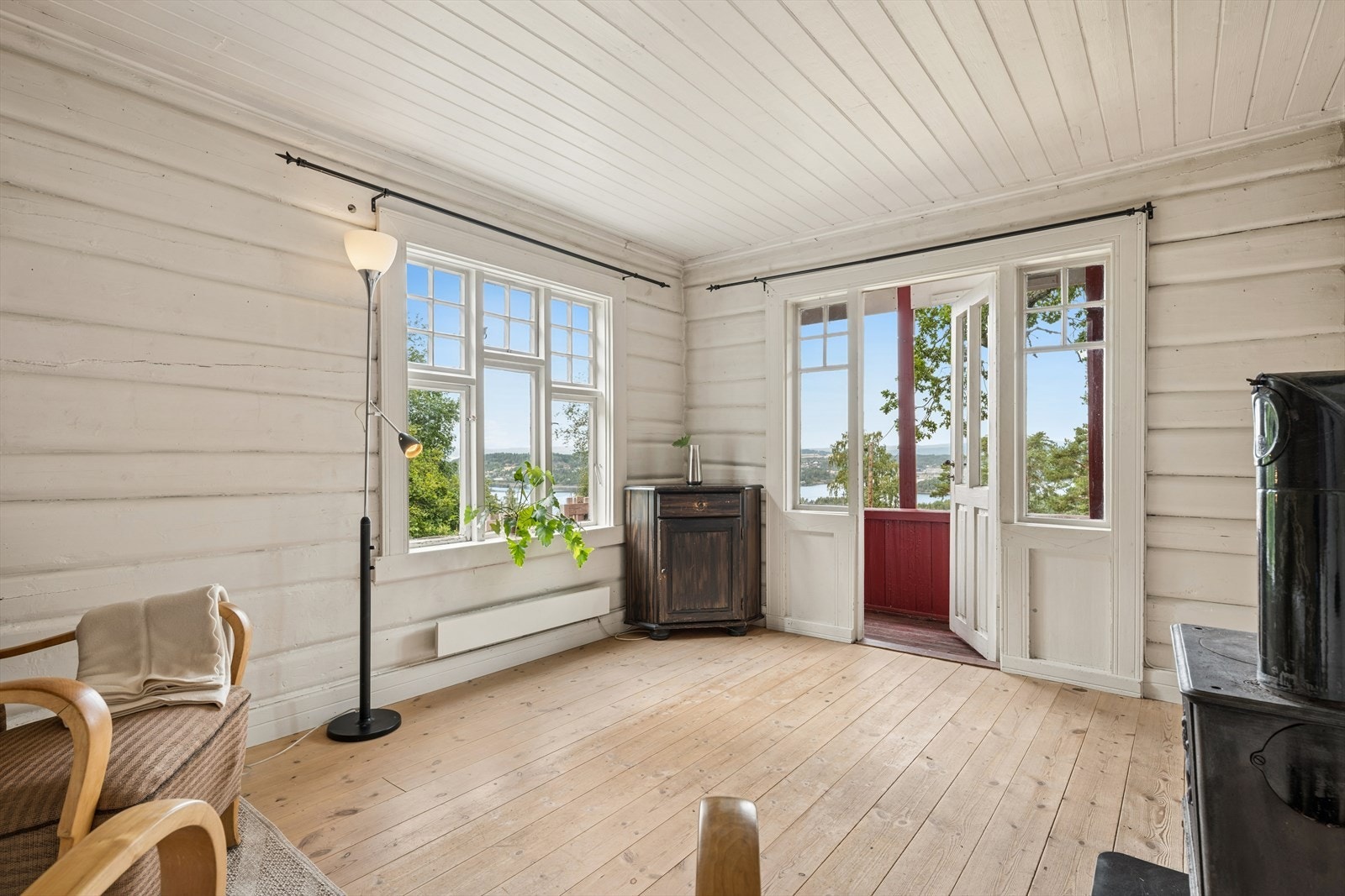 Fra stuen i 'Øvre Lyse' er det utgang til uteområdet. Galleribilde