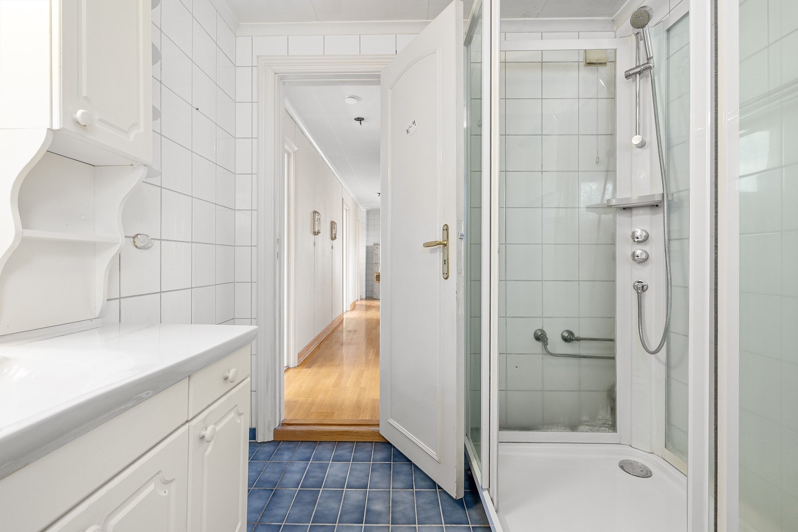 Det bør påregnes fornyelse av badet innen kort tid. Galleribilde