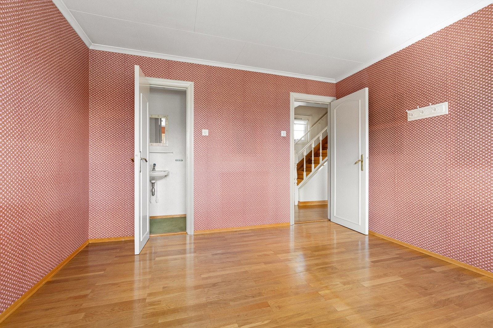 Soverom 2 har direkte adkomst til servantrom. Galleribilde