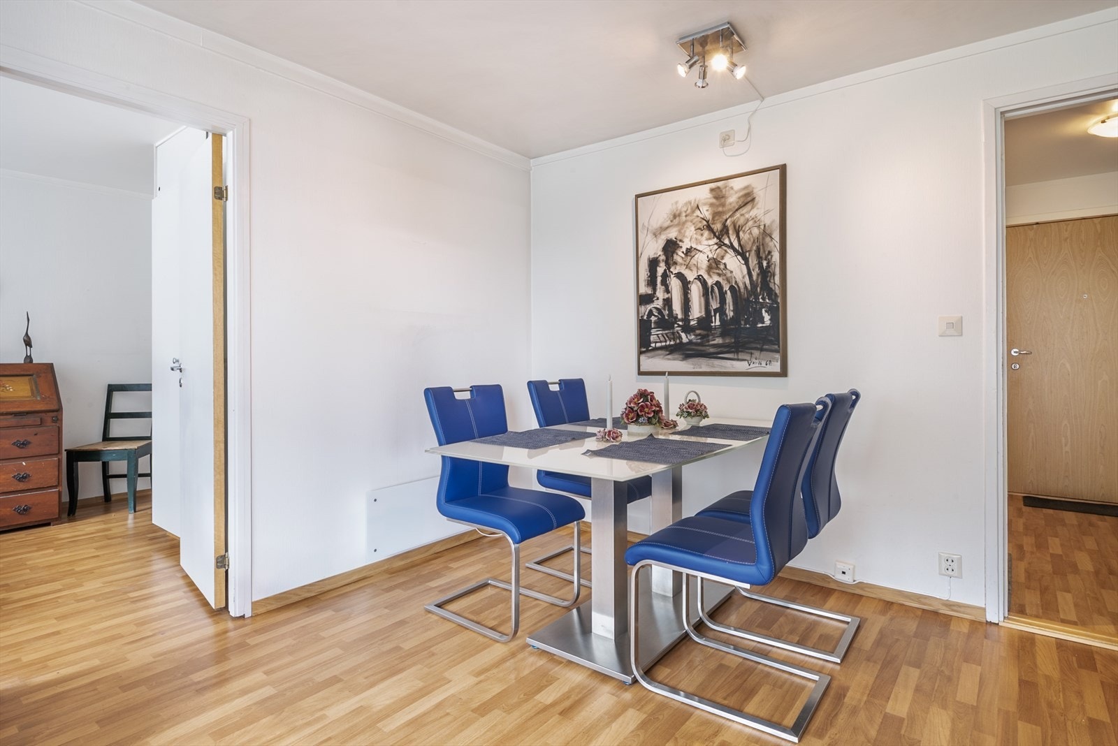 Fin plass til spisestuemøblement. Galleribilde