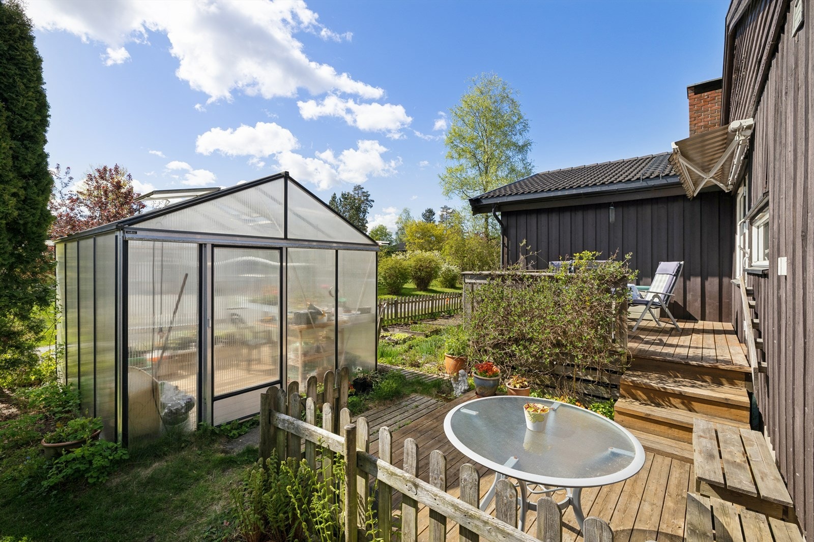 Skjermet uteområde med gode solforhold Galleribilde