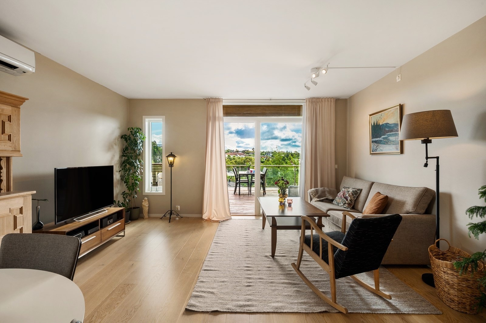 Varmepumpen står for rommets oppvarming. Galleribilde