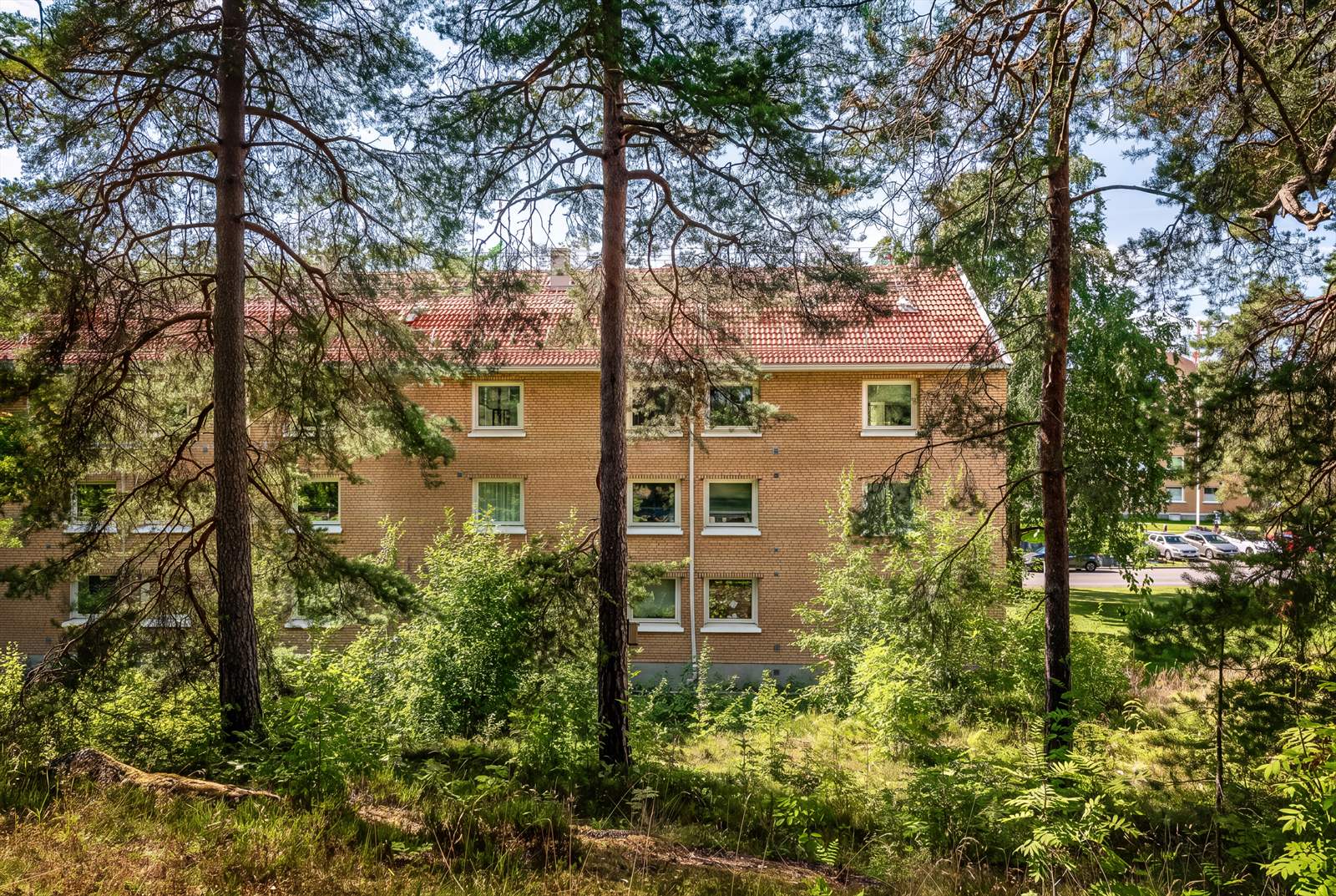 Eiendommen ligger i et veletablert og attraktivt boligområde på Lambertseter. Galleribilde