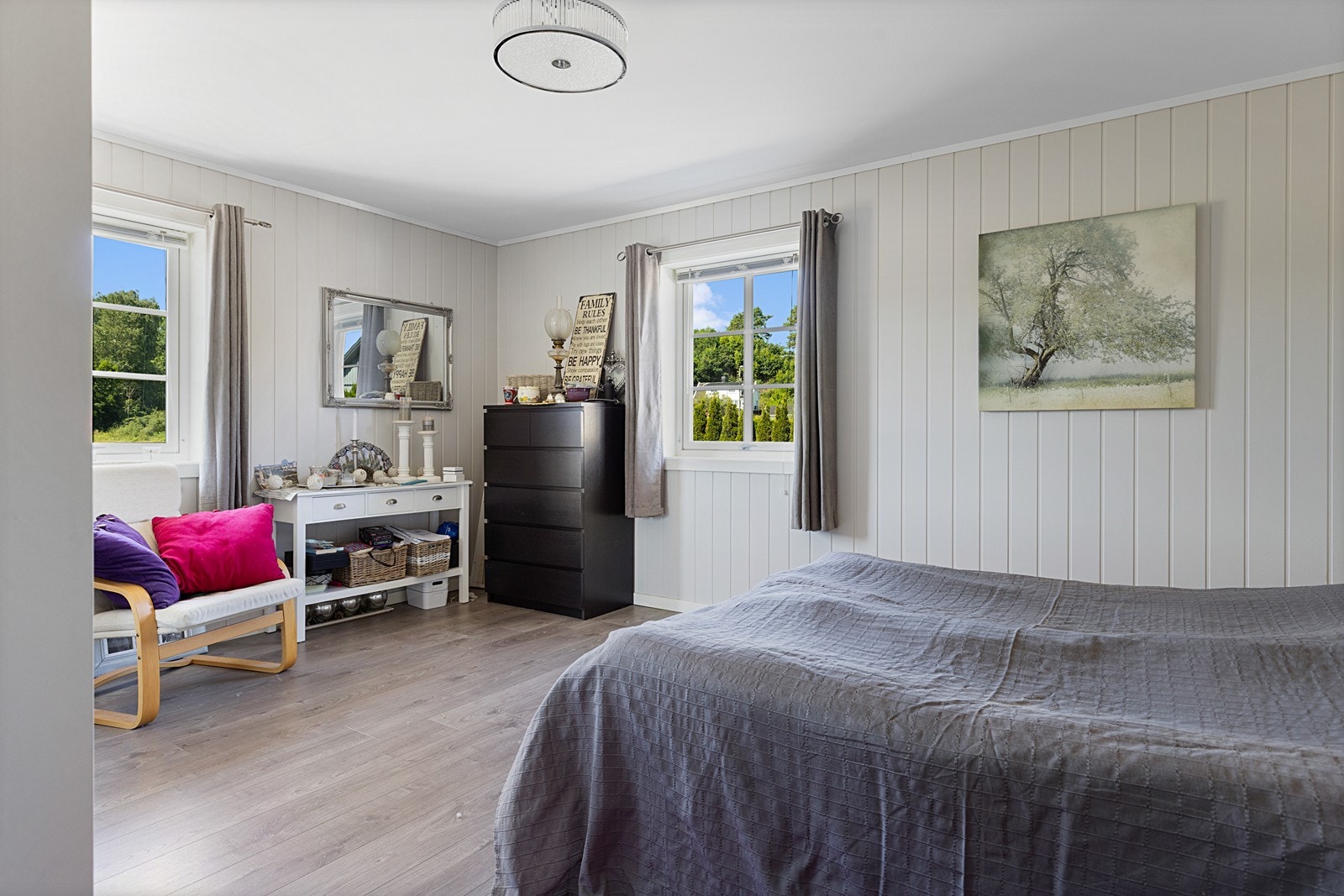 Hovedsoverom med god plass til dobbeltseng Galleribilde