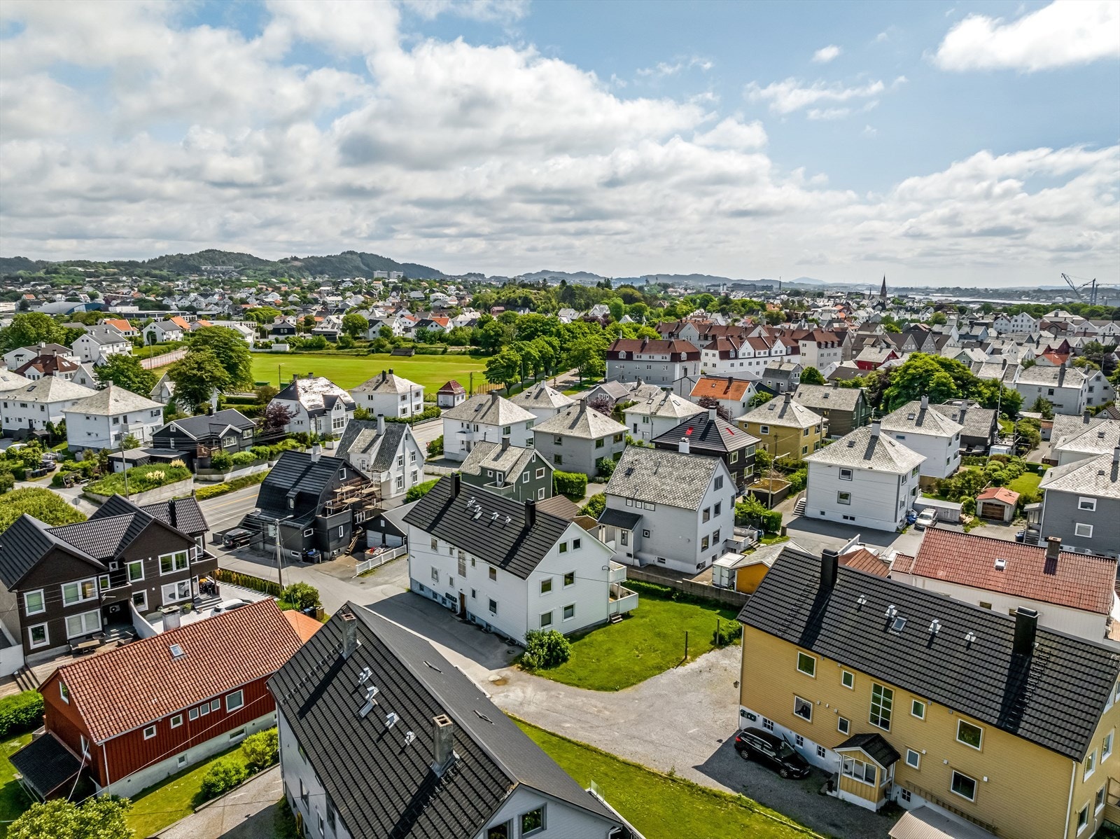 Her bor du med gangavstand til både skole, barnehage og dagligvare. Galleribilde