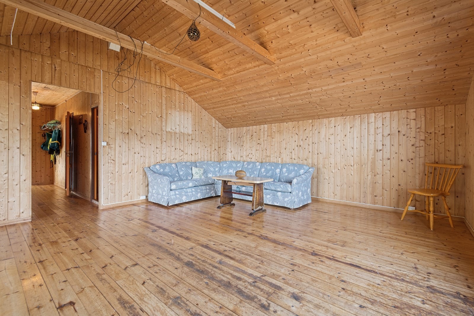 Loftsrom med god lagringsplass. Galleribilde