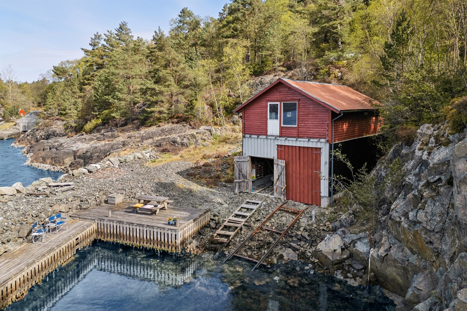 DNB Eiendom v/Kristoffer Henriksen har gleden av å presentere naust på Tornes/Flatråker! Galleribilde