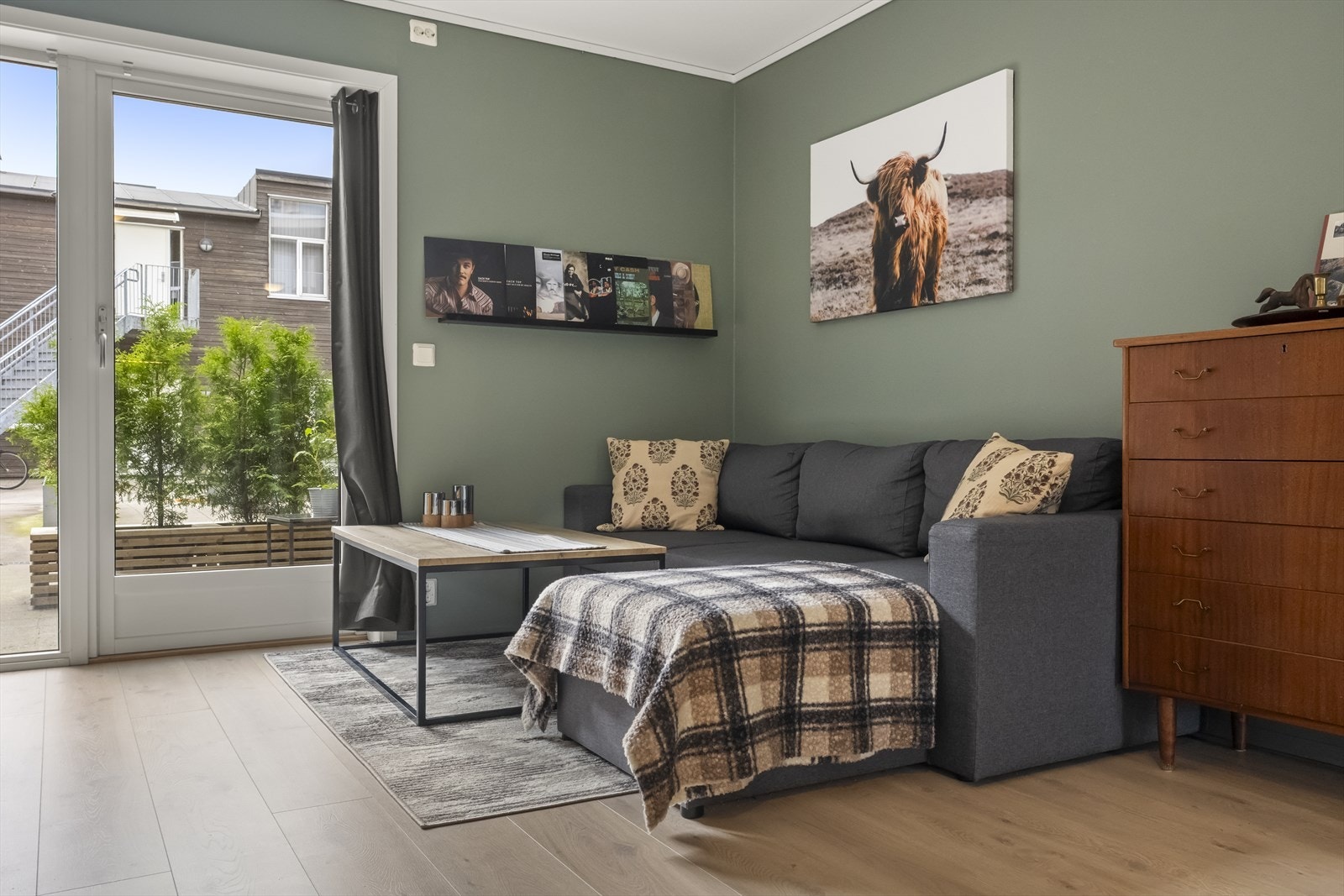 God plass til sofagruppe og anna møblement. Galleribilde