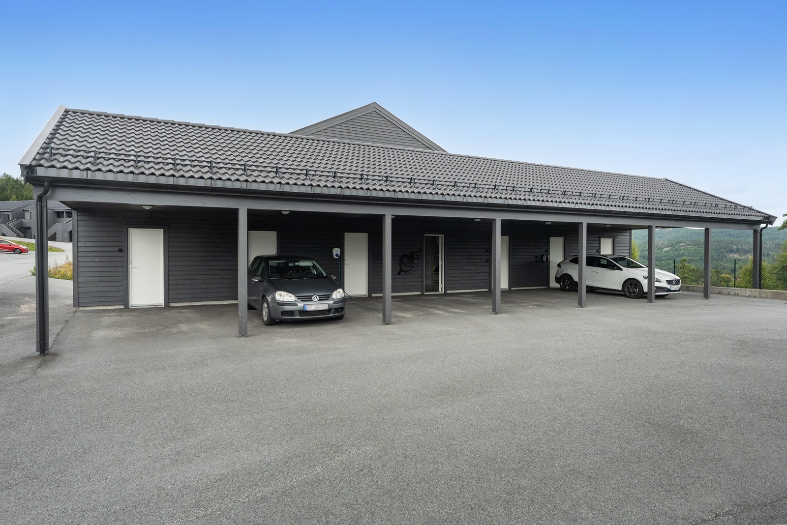 Felles carport-anlegg. Galleribilde
