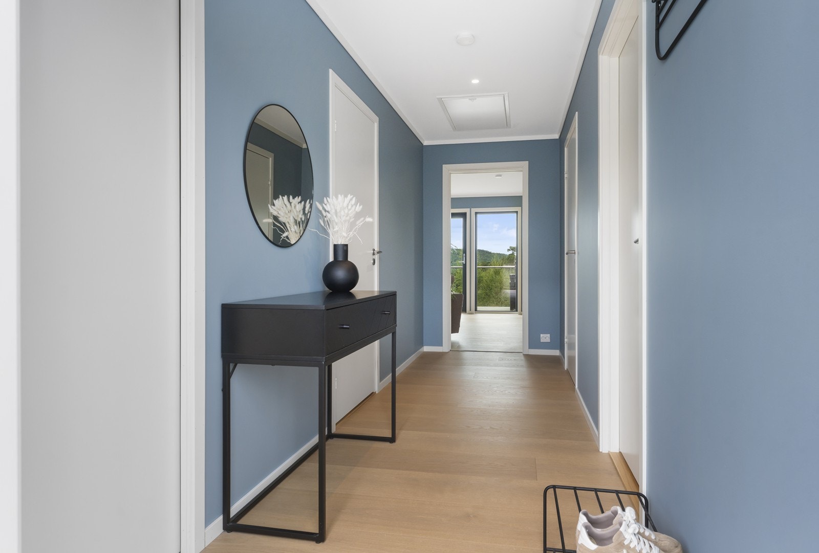 Videre inn gangen er adkomst til bod, soverom, bad og stue/kjøkken. Galleribilde
