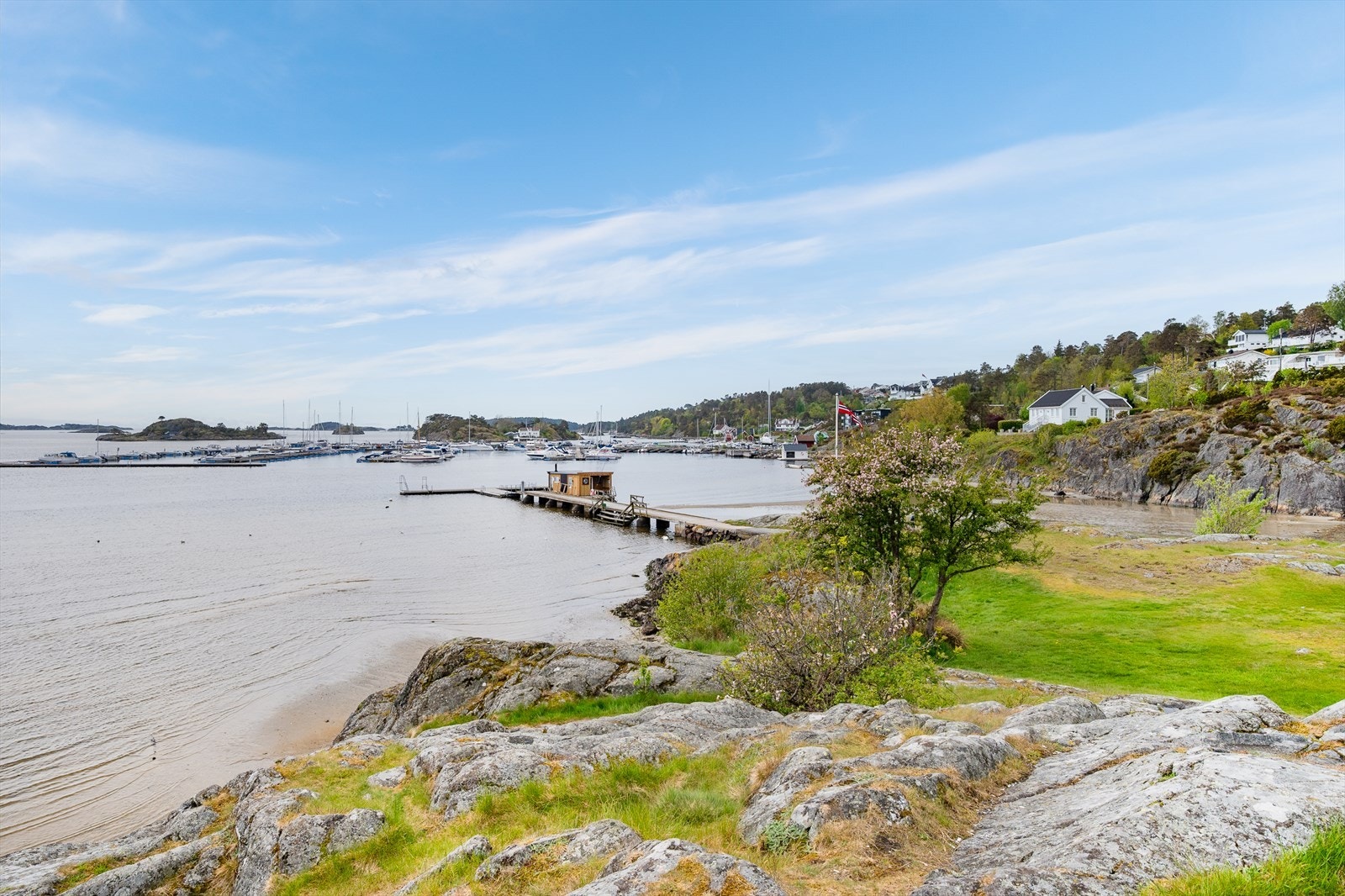 Beliggenheten er ideell, med gangavstand til friområde på Groos. Galleribilde