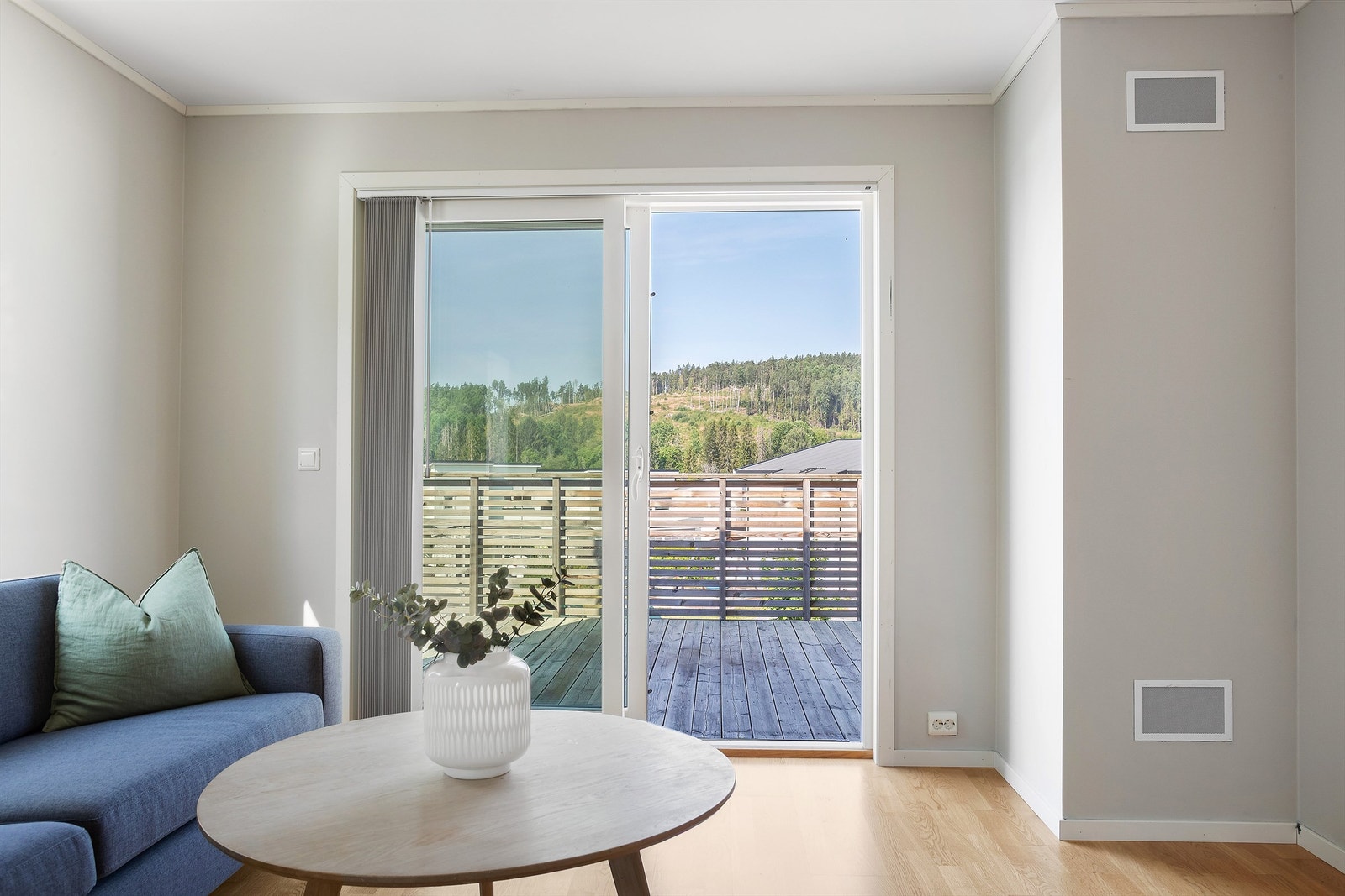 Fra stuen i 2. etasje er det utgang til en stor takterrasse på 43 m². Galleribilde